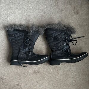 Sorel Black Quilted Winter Boots with Faux Fur